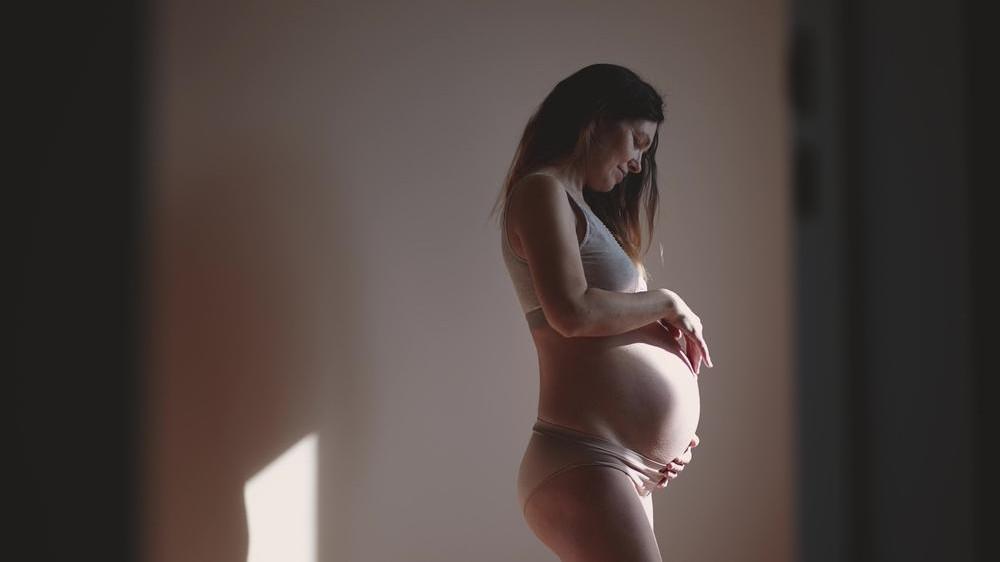 ორსულობა, როგორც ტრანსფორმაცია: როგორ ცვლის ბავშვის მოლოდინი ქალის იდენტობას და სხეულის აღქმას