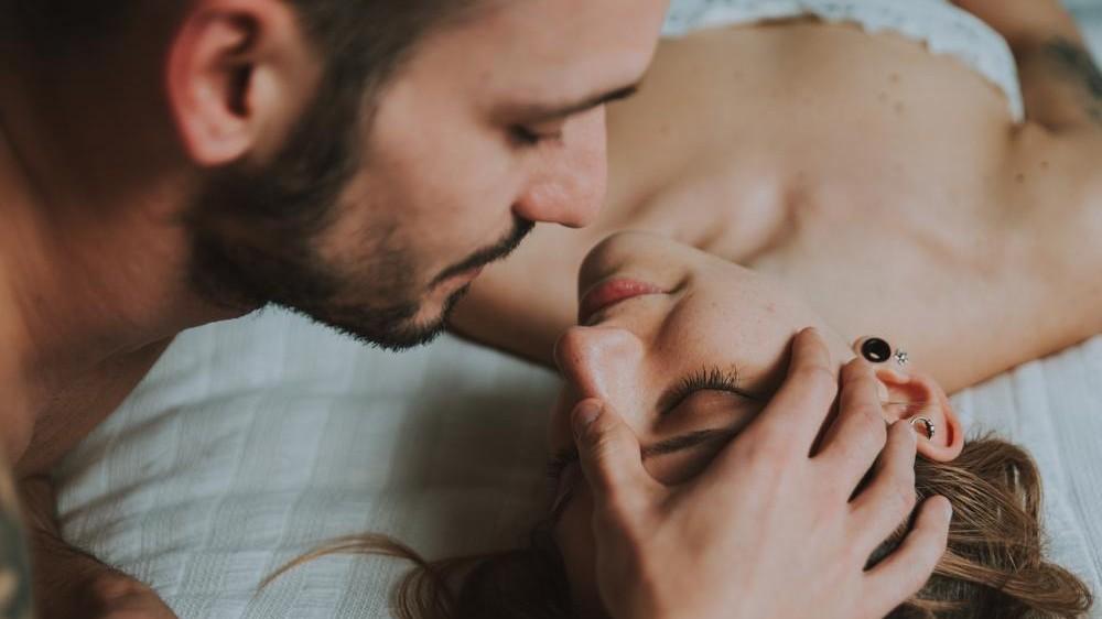 როგორ გავზარდოთ მგრძნობელობა სქესობრივი აქტის დროს: 4 თანამედროვე მეთოდი ქალებისთვის