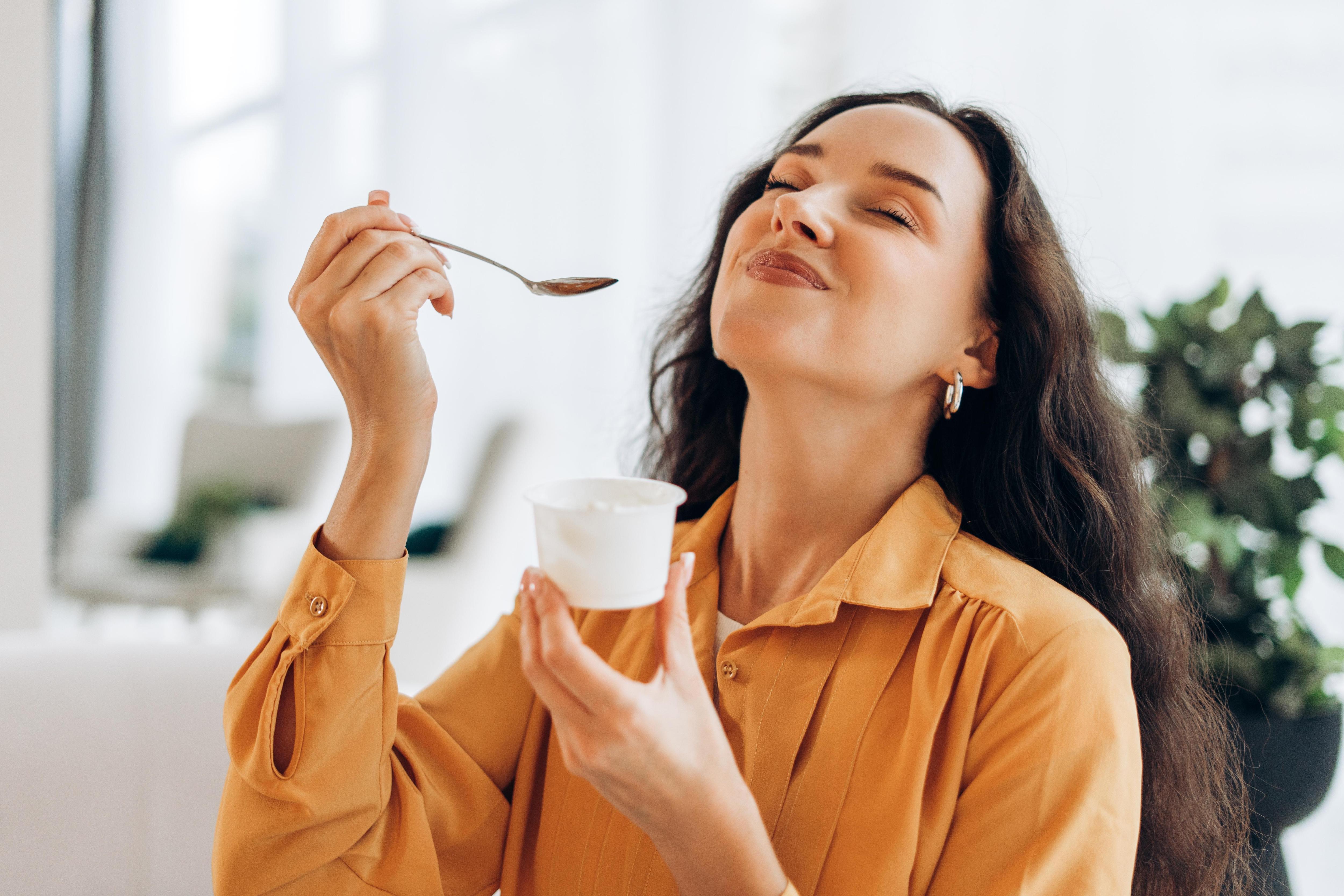 რეცეპტი, რომელმაც ინტერნეტი დაიპყრო: ვირუსული „ტირამისუ“ 2 ინგრედიენტით და 1 წუთში