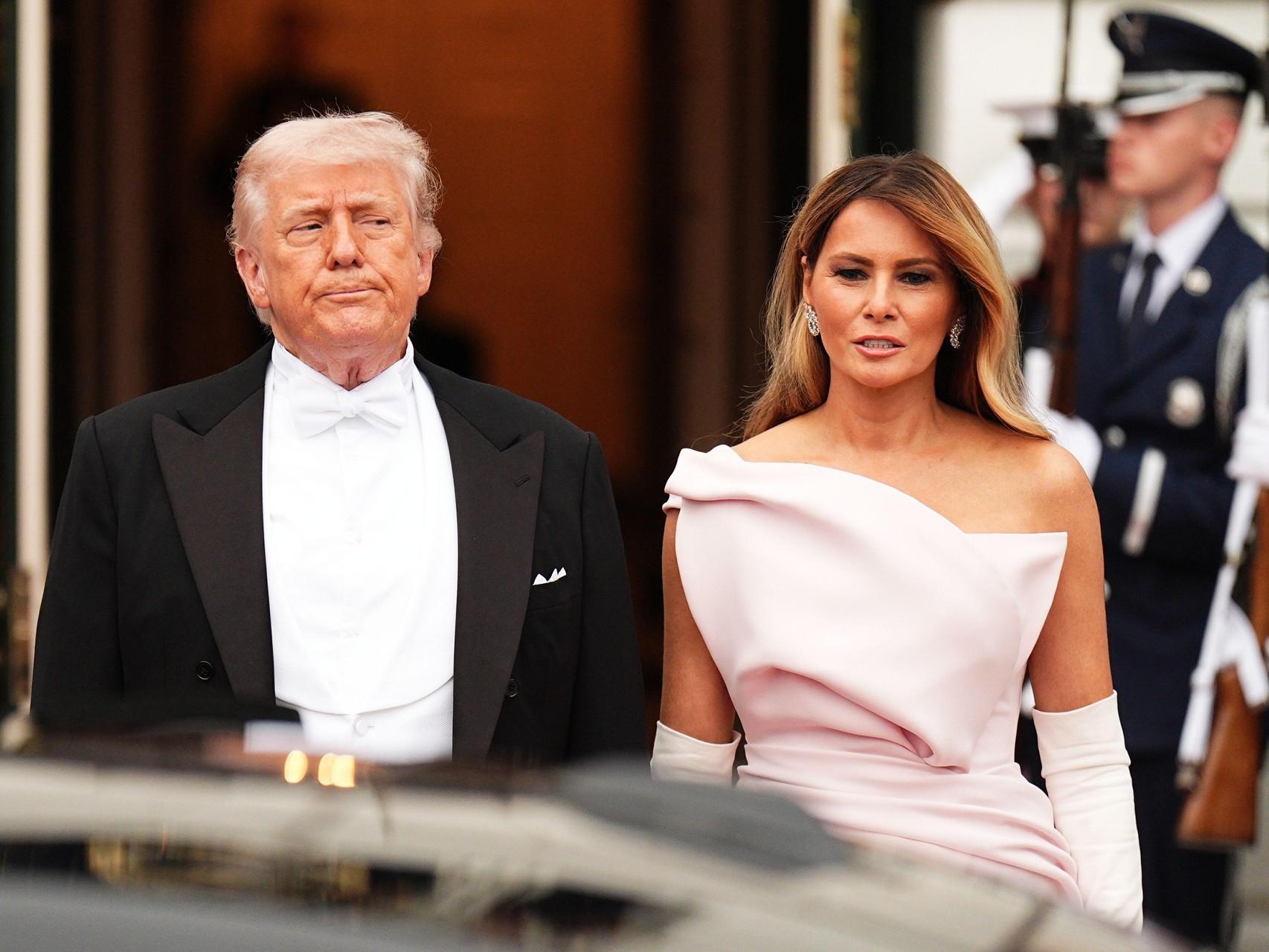 მოდასა და პოლიტიკას შორის: მელანია ტრამპის ვარდისფერი „დიპლომატია“ და ფარული მესიჯები მეფე ჩარლზთან შეხვედრაზე