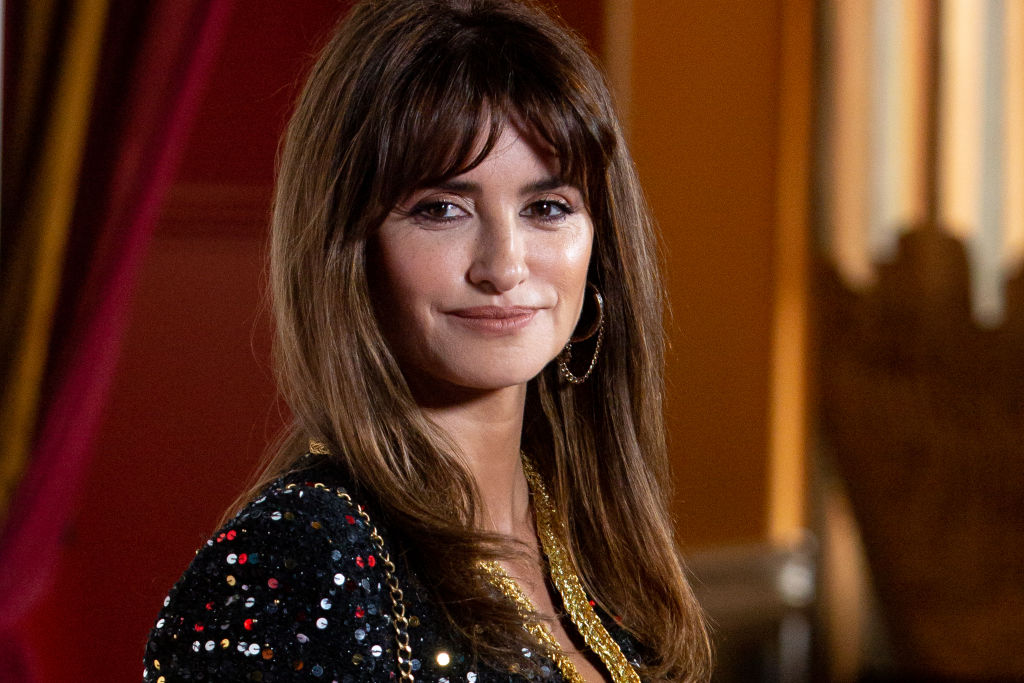 პენელოპა კრუსის საფირმო „ჩოლკა“ 2026 წლის ტრენდია -  როგორ გავიკეთოთ და ვატაროთ ყველაზე მოდური წინამო